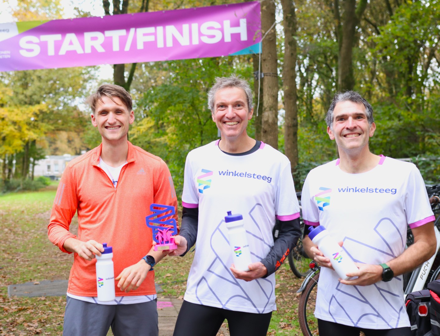 Een foto van de winnaars van Fun Run