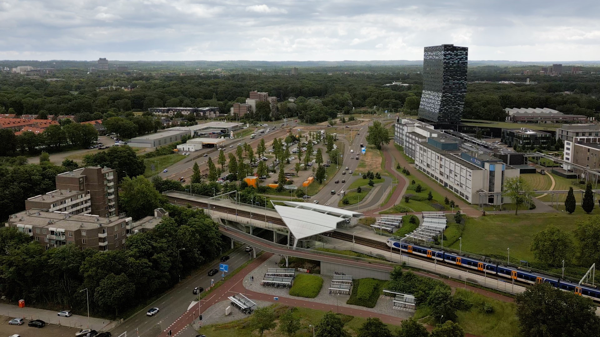 Een dronefoto van de Stationsomgeving Goffert-NTC